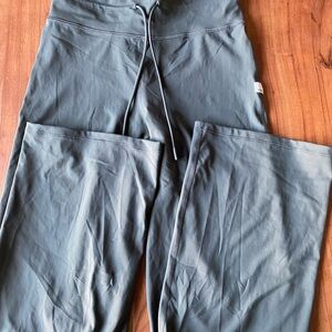 Vuori Women's Daily Wide Leg Leggings - olive green